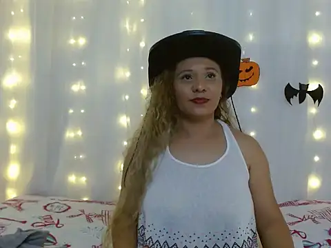 NoraParkeer online show from October 29, 8:22 pm