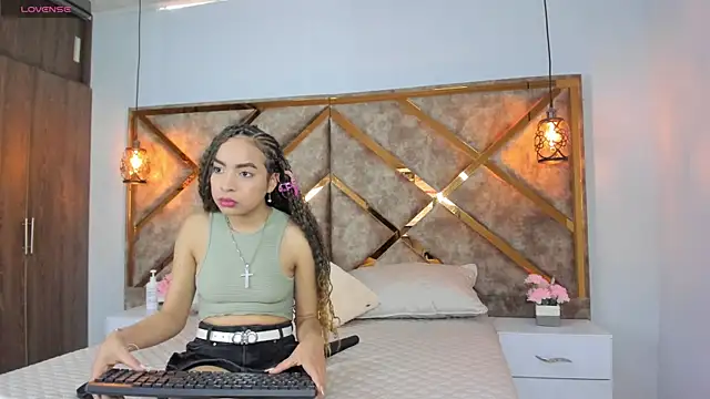 Lucia jane online show from May 25, 9:03 pm