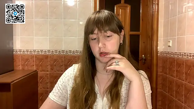 MaroonMoon  online show from October 10, 7:52 pm