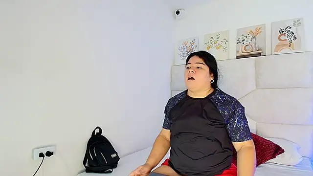 elizawiliamst online show from May 18, 12:22 pm