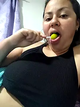 camila-titis online show from May 12, 3:59 am