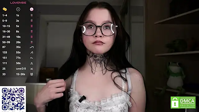 DelphaDivenere online show from November 12, 6:06 pm