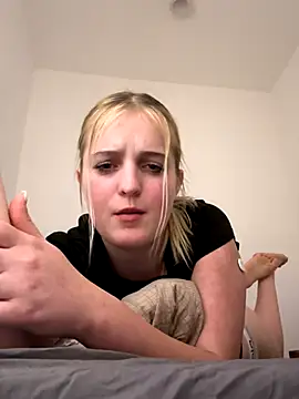 DieBlondeHannah online show from September 14, 6:06 pm