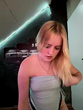 DieBlondeHannah online show from September 11, 3:01 pm