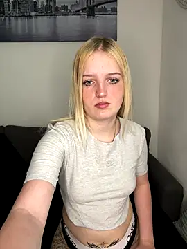 DieBlondeHannah online show from October 3, 12:32 pm