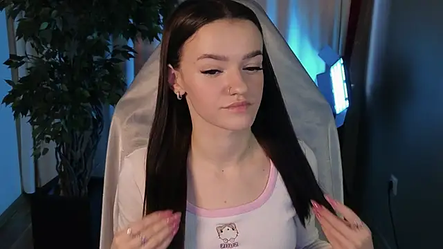 E l i z e  online show from October 17, 5:43 am