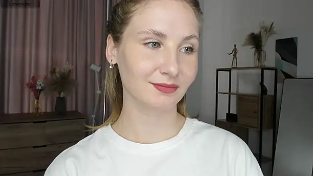 LoganHoague online show from September 20, 8:01 am