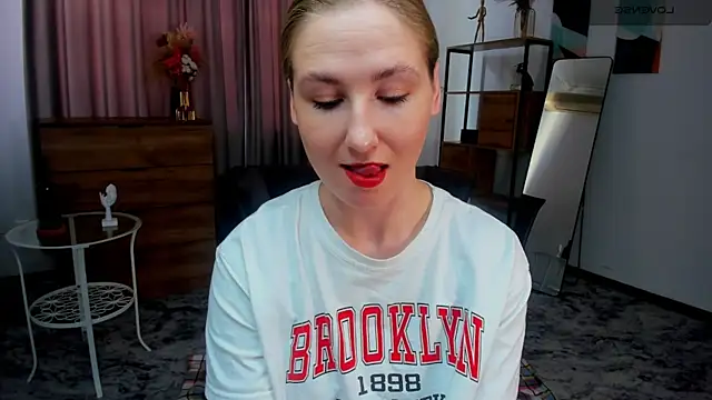 LoganHoague online show from October 4, 7:47 am