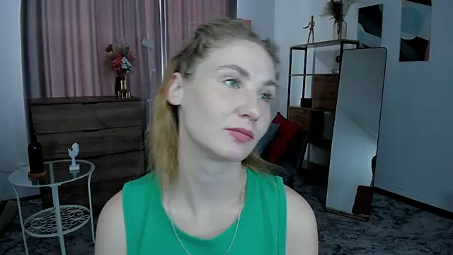 LoganHoague online show from September 29, 7:24 am