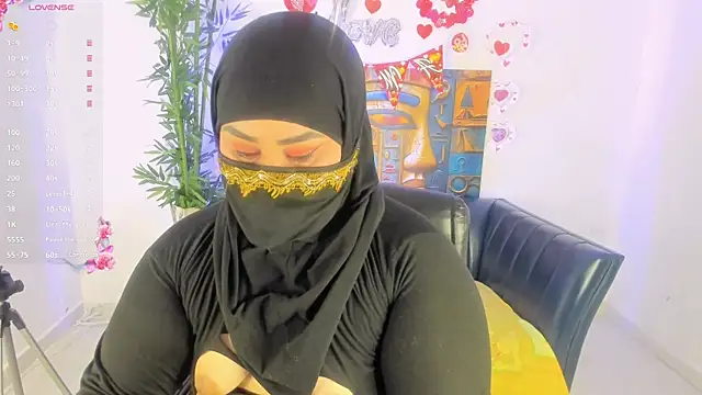 samanee konn online show from May 14, 8:03 pm