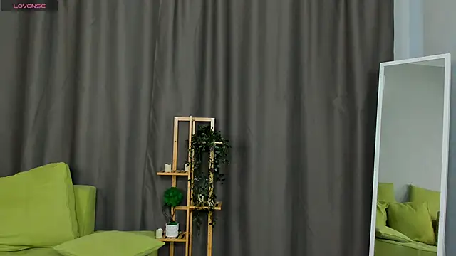 MelissiaClow online show from September 27, 9:27 am