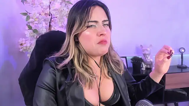 Jenny Wolridge  online show from October 31, 8:57 pm