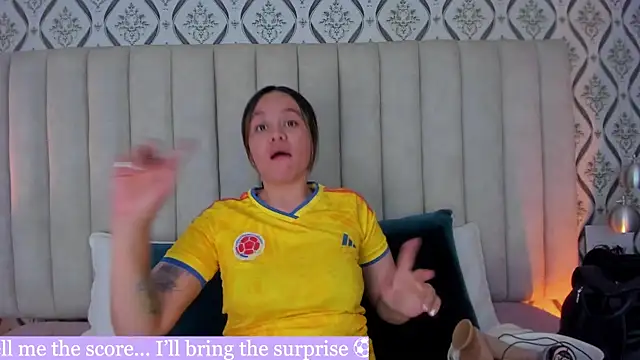 Sky Junne online show from March 29, 6:29 pm