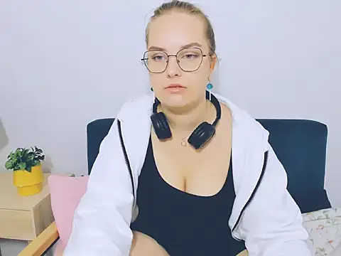 AliceCrazy69 online show from October 14, 10:40 am