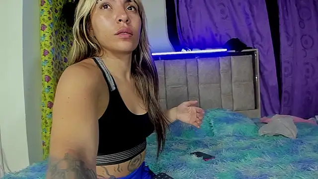 skinnyanddaphne online show from April 8, 12:02 am