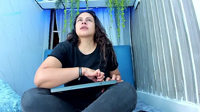 Jessybrownn online show from September 13, 4:31 am