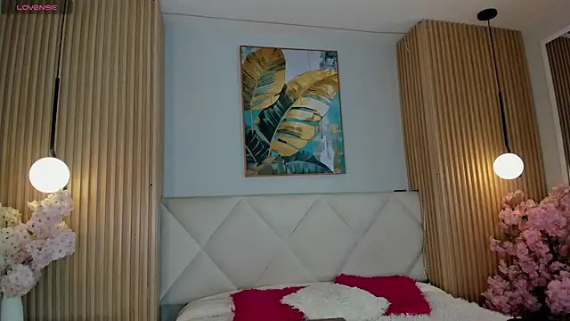 Mila Hank  online show from May 22, 2:37 pm