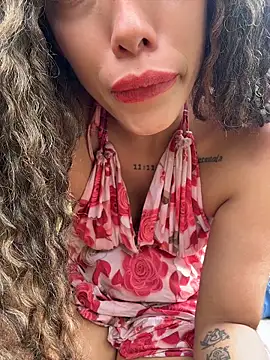roxyrougee online show from May 24, 9:14 pm