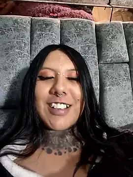 missashlyrosette online show from May 14, 2:39 am