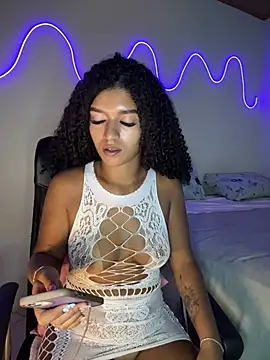 larajuli online show from March 27, 1:18 am