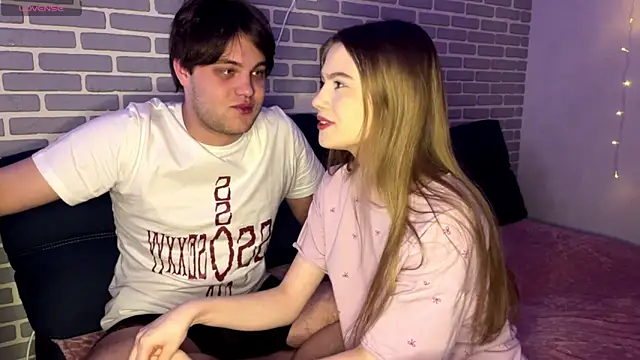 fetchingcouplee online show from January 12, 2:11 pm