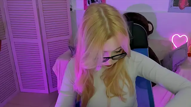 RubyBennett online show from September 19, 7:18 am