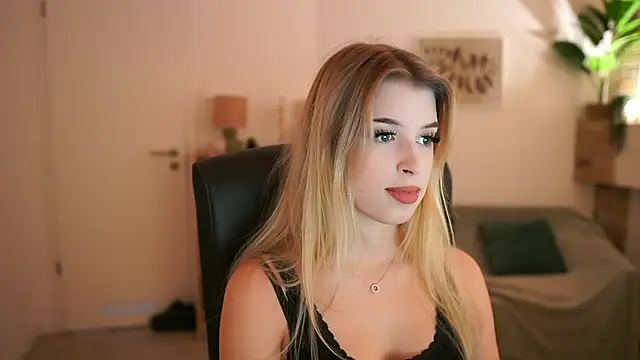 peachyliana online show from September 19, 12:48 pm