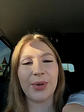 Snapshot of tinyolha chatting on October 19, 1:35 pm tinyolha online show from October 19, 1:35 pm