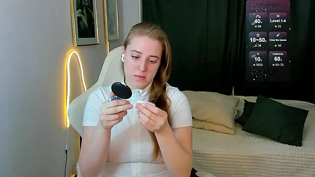 Alice Cire online show from March 27, 9:10 am