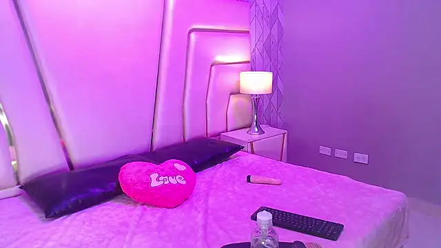 NatashaBale online show from September 30, 11:49 am