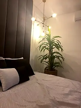 TiffanyyLam online show from January 7, 11:57 am