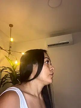 TiffanyyLam online show from December 16, 11:38 am