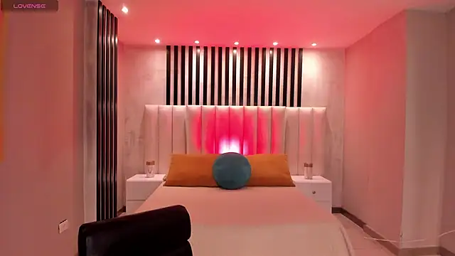 LucyWeiss  online show from December 19, 8:23 pm