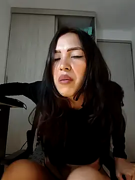 Lina Bedoya online show from September 18, 9:41 am