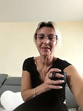 laura1076 online show from September 30, 10:54 am