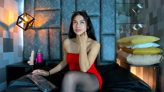 Emily Mitchell online show from October 31, 8:13 pm