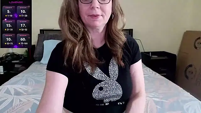 aussiepeaches online show from March 23, 1:56 am