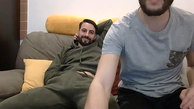 Amicisegreti online show from December 5, 9:27 pm