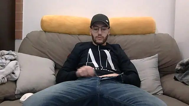 Amicisegreti online show from February 5, 9:18 pm