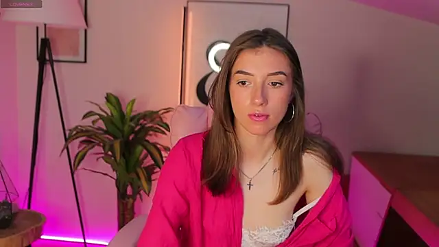 SweetVikki online show from May 7, 9:13 am