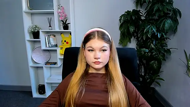 ChristinaWilliams online show from October 4, 1:39 pm