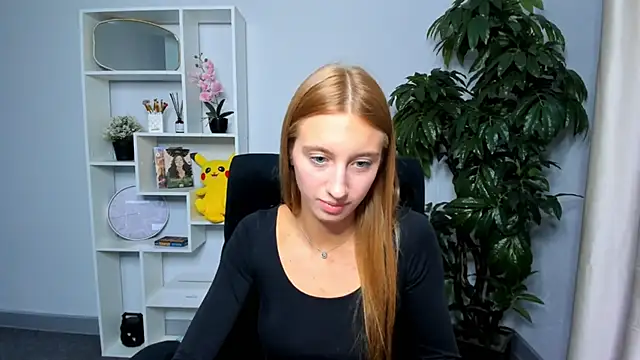 JaniceNguyen online show from November 6, 1:17 pm