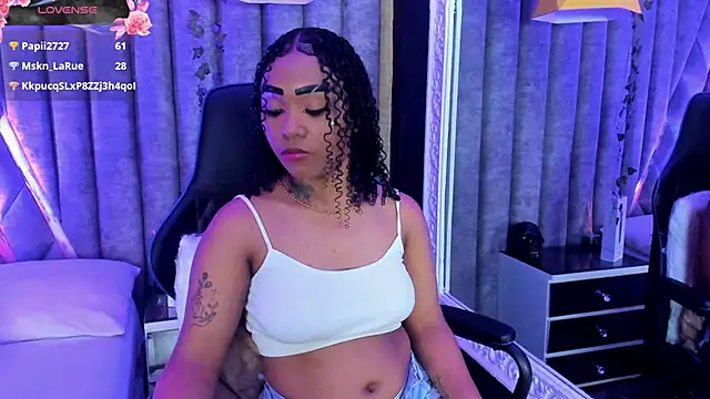 SkylerBloomm online show from May 16, 1:41 am