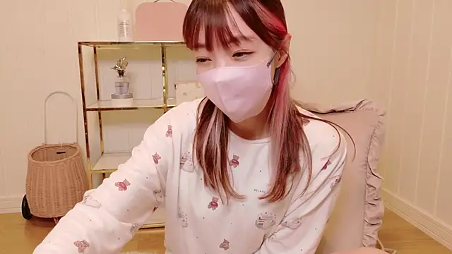 Snapshot of SUZU_1201 chatting on September 15, 10:45 am SUZU 1201 online show from September 15, 10:45 am
