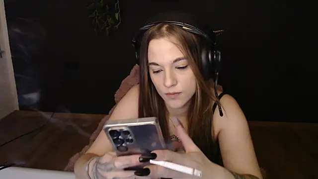 Luna Lynn online show from December 13, 9:10 pm