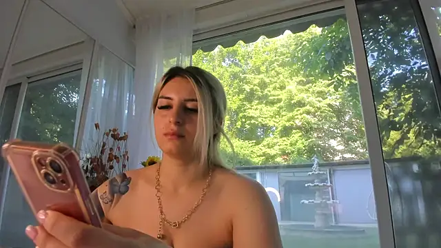 Ella Vee online show from May 24, 5:17 am