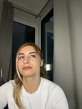 Ella Vee online show from October 8, 4:17 am