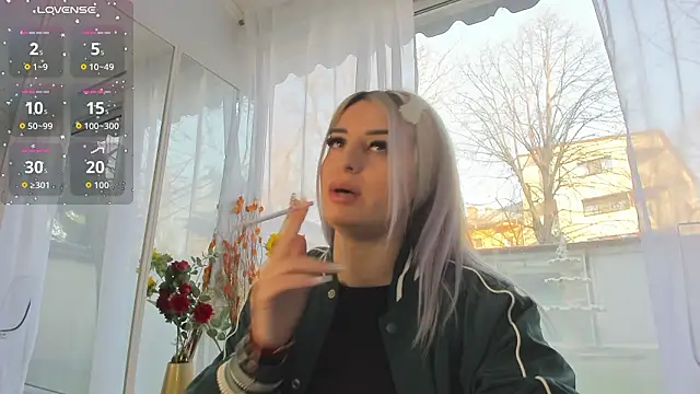 Ella Vee online show from March 17, 6:06 am