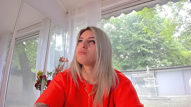 Ella Vee online show from May 9, 5:42 am