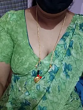 luci-queen online show from April 21, 7:26 am